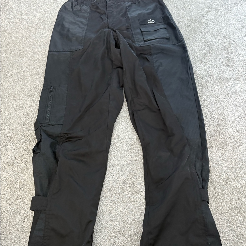 ALO Yoga Men's Dark Cargo Pants